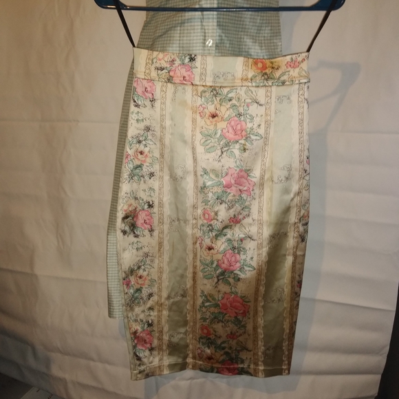 Floral Elegance Women's Pencil Skirt - Picture 7 of 8